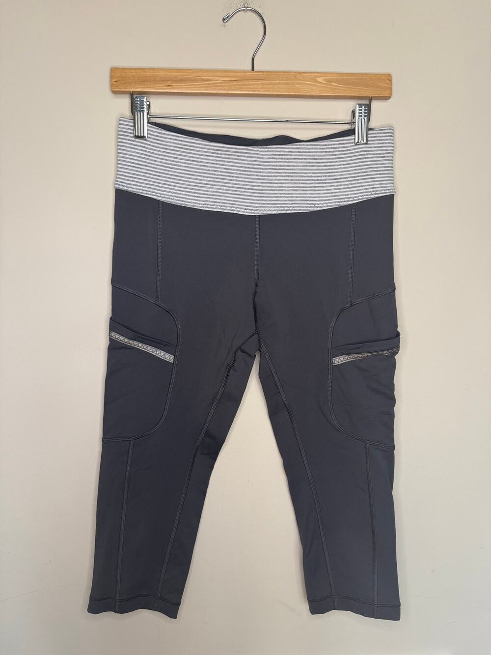 Lululemon Run Your Heart Out Crop Athletic Leggings Size 8 Gray Stripe Pockets